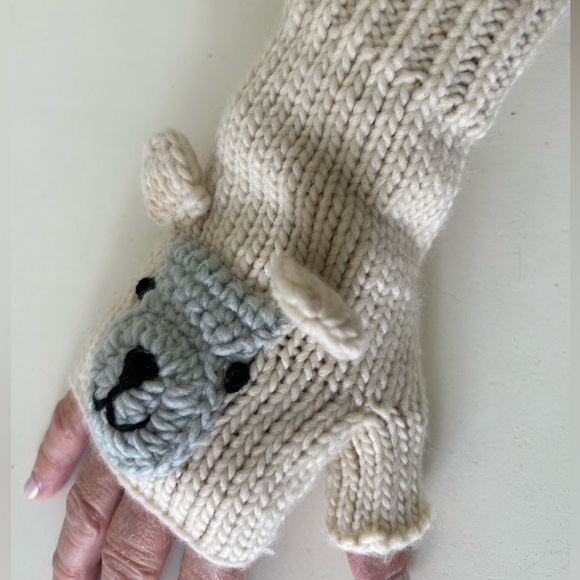 Adorable Knitted Animal Mittens - Picture 4 of 7